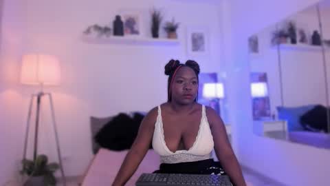 Snapshot of miaarossee chatting on February 17, 11:07 am Mia Rosse online show from February 17, 11:07 am