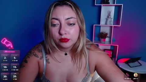 Snapshot of miaawild chatting on December 4, 12:41 am Andrea online show from December 4, 12:41 am