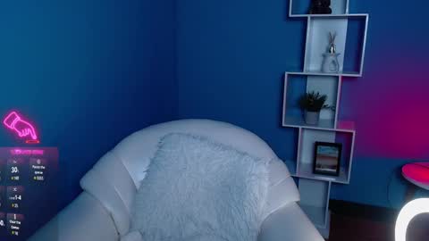 Snapshot of miaawild chatting on December 5, 3:39 pm Andrea online show from December 5, 3:39 pm