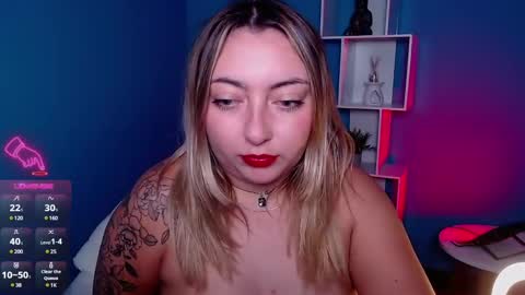 Snapshot of miaawild chatting on December 7, 1:14 am Andrea online show from December 7, 1:14 am