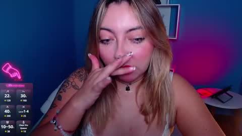 Snapshot of miaawild chatting on December 8, 11:24 am Andrea online show from December 8, 11:24 am