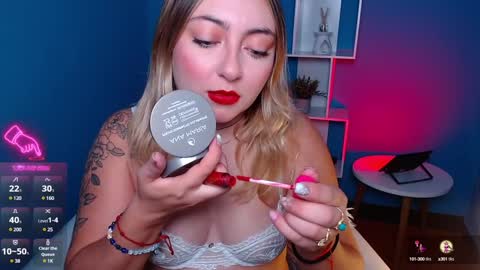 Snapshot of miaawild chatting on December 16, 11:33 am Andrea online show from December 16, 11:33 am