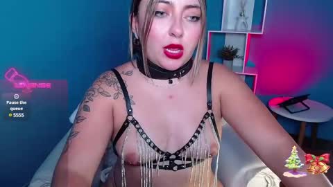 Snapshot of miaawild chatting on January 5, 8:52 pm Andrea online show from January 5, 8:52 pm