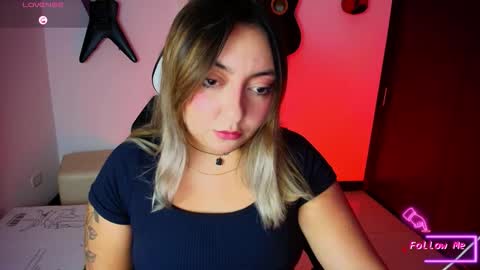 Snapshot of miaawild chatting on November 14, 10:51 pm Andrea online show from November 14, 10:51 pm