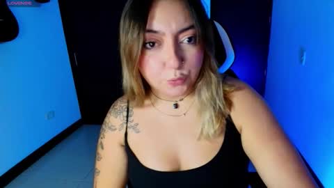 Snapshot of miaawild chatting on December 4, 12:14 pm Andrea online show from December 4, 12:14 pm