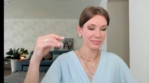 Snapshot of miababy14 chatting on May 21, 4:30 am Mia online show from May 21, 4:30 am