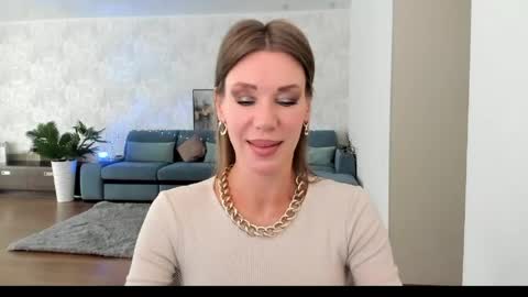 Snapshot of miababy14 chatting on June 4, 5:02 am Mia online show from June 4, 5:02 am