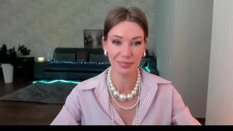 Snapshot of miababy14 chatting on June 5, 4:30 am Mia online show from June 5, 4:30 am