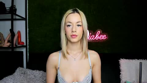 MiaBeeX online show from May 23, 11:25 am