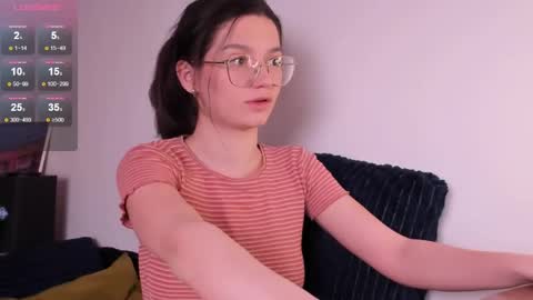 Snapshot of miabellee_ chatting on April 24, 9:28 pm mia online show from April 24, 9:28 pm