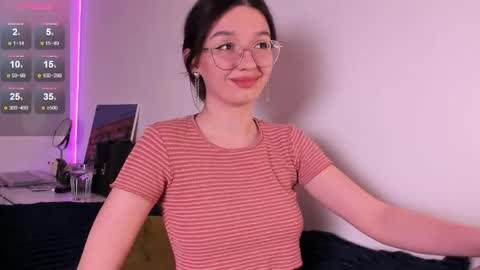 Snapshot of miabellee_ chatting on April 29, 9:10 pm mia online show from April 29, 9:10 pm