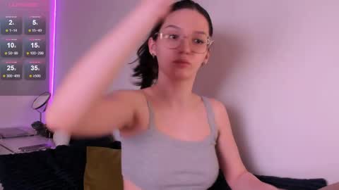 Snapshot of miabellee_ chatting on May 1, 9:41 pm mia online show from May 1, 9:41 pm