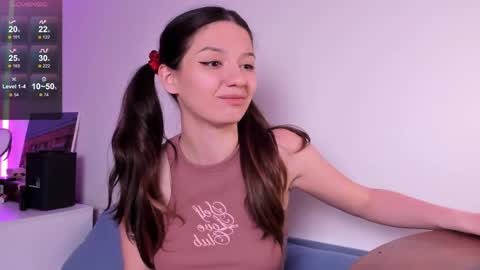 Snapshot of miabellee_ chatting on June 6, 7:40 pm mia online show from June 6, 7:40 pm