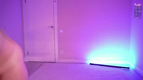 miablueye online show from April 7, 4:51 pm