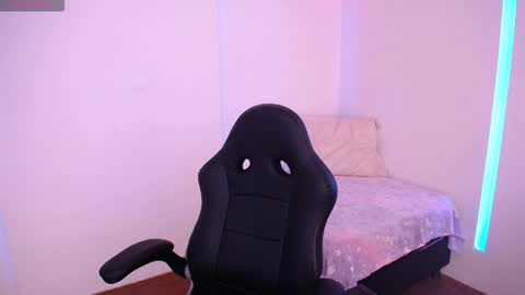 Mia Blum online show from February 11, 9:31 pm