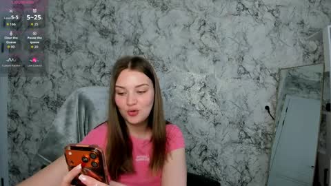 Mia online show from April 7, 10:05 am