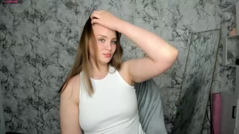 Mia online show from April 27, 7:23 pm