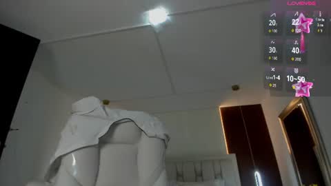 Snapshot of miabrunette23 chatting on June 26, 3:33 am MIA online show from June 26, 3:33 am