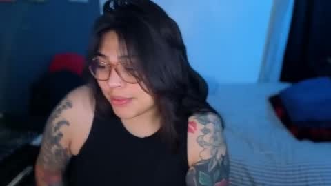 Snapshot of miacanela_xo chatting on April 20, 1:19 am Mia online show from April 20, 1:19 am