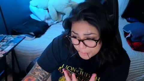 Snapshot of miacanela_xo chatting on May 13, 12:08 am Mia online show from May 13, 12:08 am