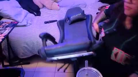 Snapshot of miacanela_xo chatting on May 18, 12:51 am Mia online show from May 18, 12:51 am