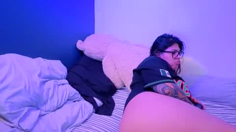 Snapshot of miacanela_xo chatting on May 18, 4:07 am Mia online show from May 18, 4:07 am