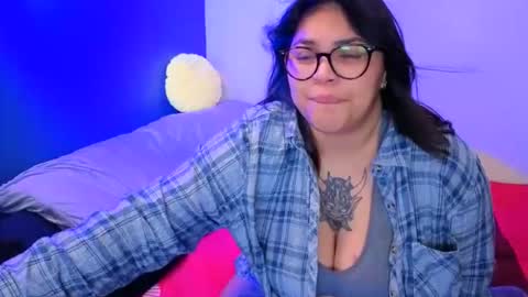 Snapshot of miacanela_xo chatting on May 25, 2:28 am Mia online show from May 25, 2:28 am