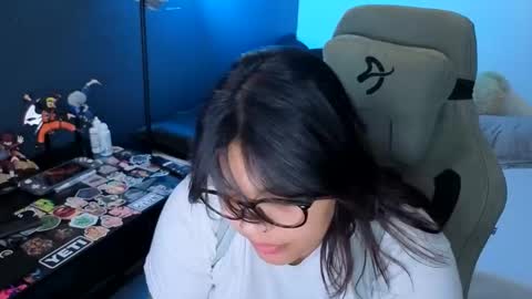 Snapshot of miacanela_xo chatting on May 28, 2:20 am Mia online show from May 28, 2:20 am