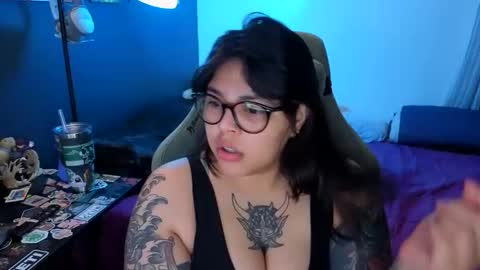 Snapshot of miacanela_xo chatting on June 3, 3:09 am Mia online show from June 3, 3:09 am