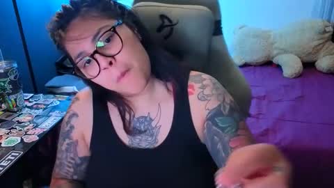 Snapshot of miacanela_xo chatting on June 4, 1:44 am Mia online show from June 4, 1:44 am
