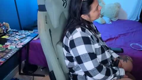 Snapshot of miacanela_xo chatting on June 8, 3:51 am Mia online show from June 8, 3:51 am