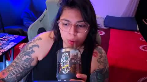 Snapshot of miacanela_xo chatting on June 14, 2:57 am Mia online show from June 14, 2:57 am