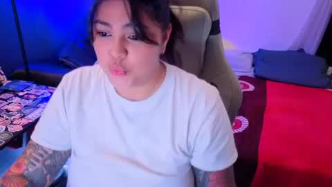 Snapshot of miacanela_xo chatting on June 15, 1:30 am Mia online show from June 15, 1:30 am