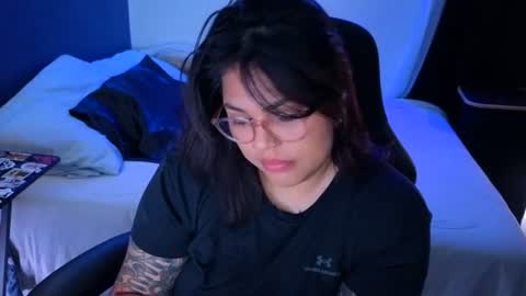 Snapshot of miacanela_xo chatting on July 17, 1:45 am Mia online show from July 17, 1:45 am
