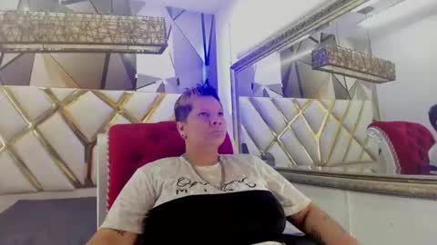 Snapshot of miacapucci1 chatting on March 6, 8:59 pm online show from March 6, 8:59 pm