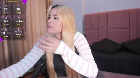 MiaCarper online show from April 15, 9:15 pm