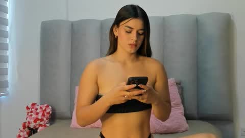 Snapshot of miacleark chatting on November 6, 5:25 pm miacleark online show from November 6, 5:25 pm