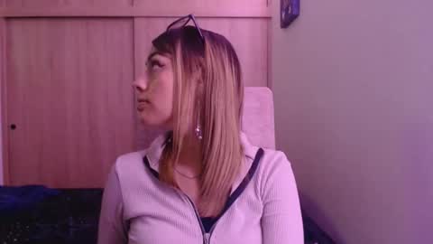 Miia  online show from March 4, 2:06 am