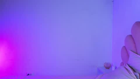 Snapshot of miacolucci_18 chatting on April 29, 5:30 pm Mary online show from April 29, 5:30 pm