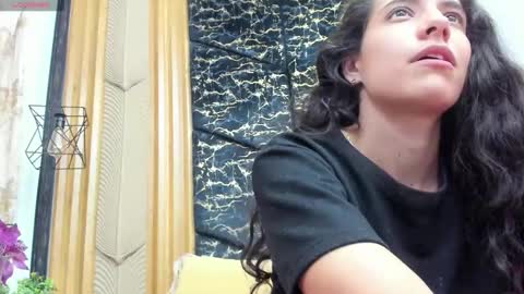 Snapshot of miacours chatting on April 23, 9:17 pm MiaCours online show from April 23, 9:17 pm