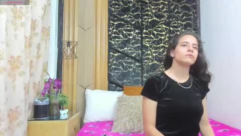 Snapshot of miacours chatting on April 27, 7:01 pm MiaCours online show from April 27, 7:01 pm