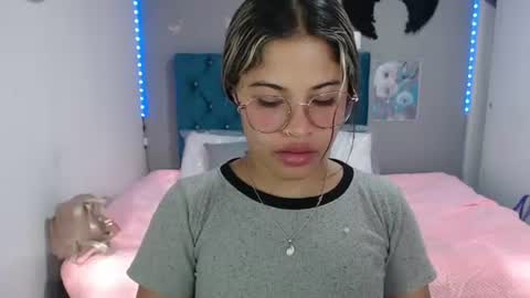 Snapshot of miacumgirl chatting on July 10, 12:19 pm miacumgirl online show from July 10, 12:19 pm