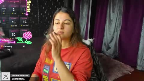 Snapshot of miadimota chatting on February 21, 4:52 pm Mia online show from February 21, 4:52 pm