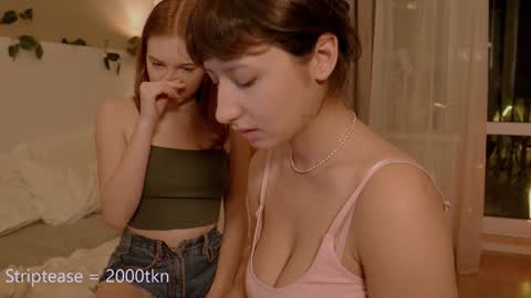 Snapshot of miafleur chatting on February 7, 6:45 pm Mia online show from February 7, 6:45 pm