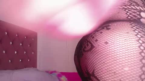 Snapshot of miafuegolatino chatting on February 24, 1:03 am mia online show from February 24, 1:03 am