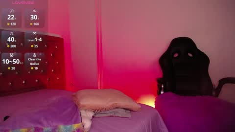 mia online show from April 17, 3:09 am