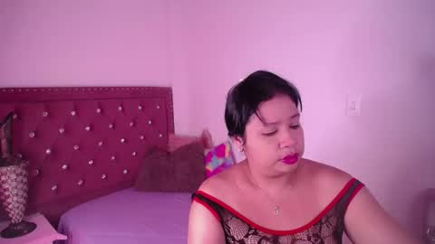 Snapshot of miafuegolatino chatting on June 1, 3:19 am mia online show from June 1, 3:19 am