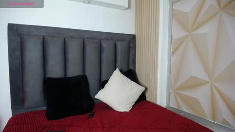Snapshot of miaginger_ chatting on May 3, 8:15 pm Mia online show from May 3, 8:15 pm