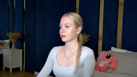 Mia online show from October 10, 5:23 pm