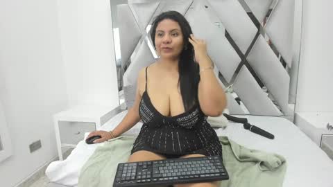 Snapshot of miah_bigboobs chatting on January 15, 5:58 pm Miah Collins online show from January 15, 5:58 pm
